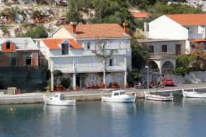 Apartments by the sea Zaklopatica, Lastovo - 8357